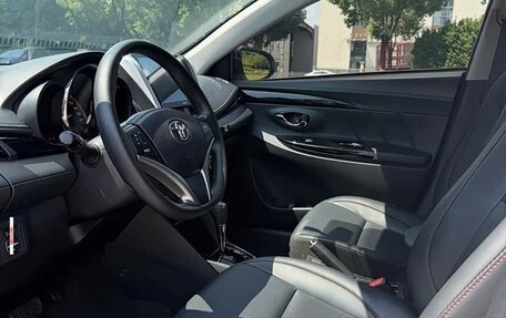 Toyota Yaris, 2022 год, 1 360 000 рублей, 17 фотография