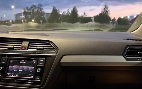 Volkswagen Tiguan II, 2017 год, 2 100 000 рублей, 11 фотография