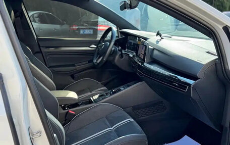 Volkswagen Golf VIII, 2023 год, 1 987 000 рублей, 9 фотография
