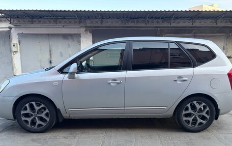 KIA Carens III (RP), 2011 год, 790 000 рублей, 2 фотография