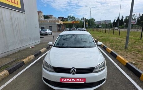 Volkswagen Jetta VI, 2013 год, 670 000 рублей, 2 фотография