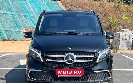 Mercedes-Benz V-Класс, 2023 год, 5 480 000 рублей, 2 фотография