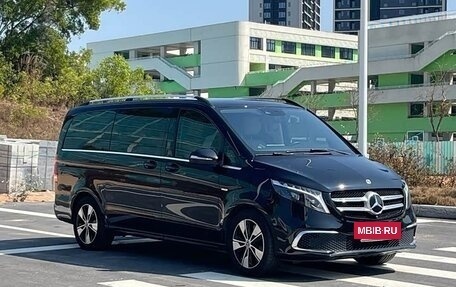 Mercedes-Benz V-Класс, 2023 год, 5 480 000 рублей, 3 фотография