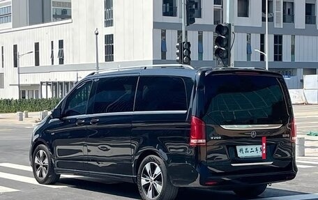 Mercedes-Benz V-Класс, 2023 год, 5 480 000 рублей, 6 фотография