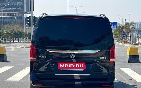 Mercedes-Benz V-Класс, 2023 год, 5 480 000 рублей, 5 фотография