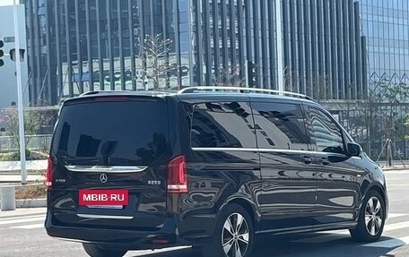 Mercedes-Benz V-Класс, 2023 год, 5 480 000 рублей, 4 фотография