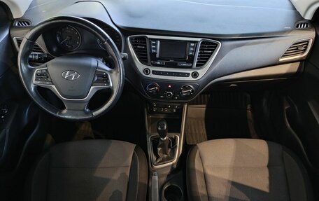 Hyundai Solaris II рестайлинг, 2017 год, 1 070 000 рублей, 10 фотография