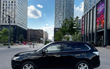 Mitsubishi Outlander III рестайлинг 3, 2014 год, 1 950 000 рублей, 6 фотография