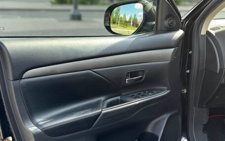 Mitsubishi Outlander III рестайлинг 3, 2014 год, 1 950 000 рублей, 10 фотография