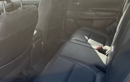 Mitsubishi Outlander III рестайлинг 3, 2014 год, 1 950 000 рублей, 19 фотография