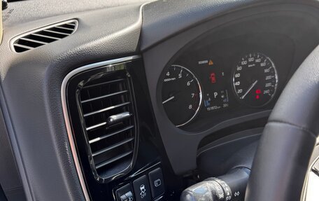 Mitsubishi Outlander III рестайлинг 3, 2014 год, 1 950 000 рублей, 14 фотография