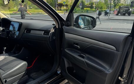 Mitsubishi Outlander III рестайлинг 3, 2014 год, 1 950 000 рублей, 25 фотография