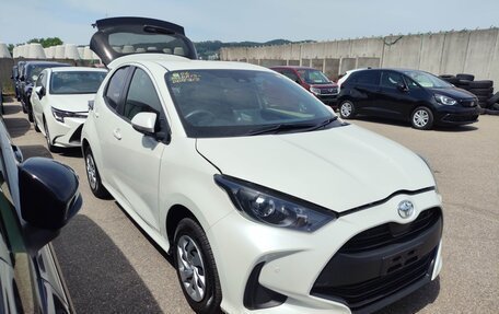 Toyota Yaris, 2022 год, 980 000 рублей, 2 фотография