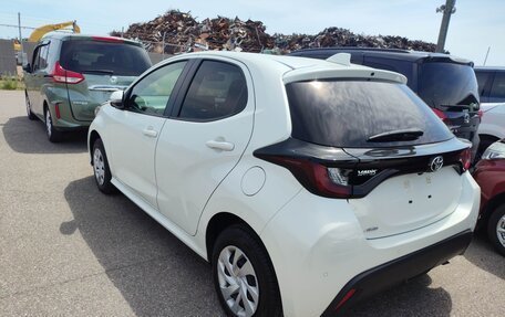 Toyota Yaris, 2022 год, 980 000 рублей, 3 фотография
