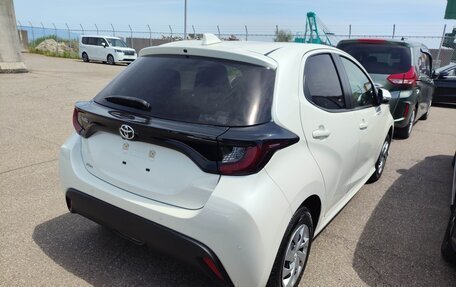 Toyota Yaris, 2022 год, 980 000 рублей, 4 фотография