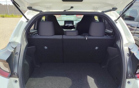 Toyota Yaris, 2022 год, 980 000 рублей, 8 фотография
