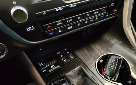 Lexus RX IV рестайлинг, 2018 год, 3 863 000 рублей, 17 фотография