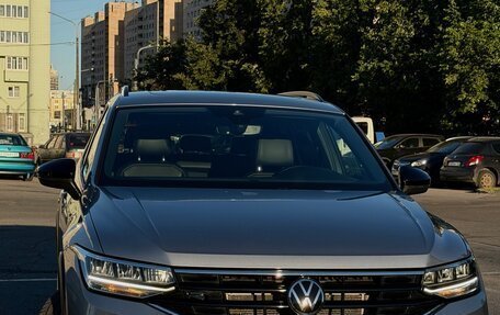 Volkswagen Tiguan II, 2021 год, 2 990 000 рублей, 2 фотография