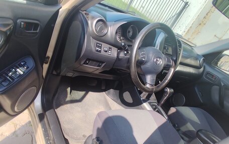 Toyota RAV4, 2004 год, 670 000 рублей, 7 фотография