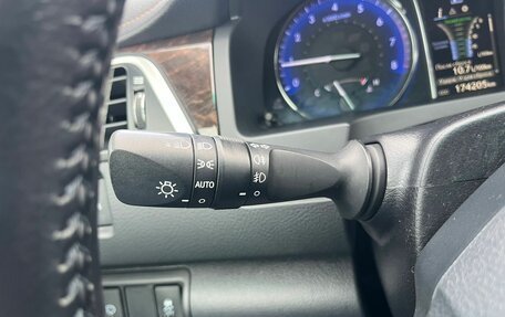 Toyota Camry, 2015 год, 1 890 000 рублей, 27 фотография