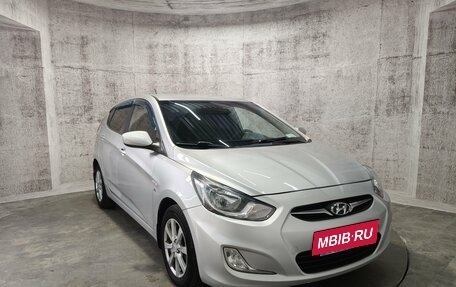 Hyundai Solaris II рестайлинг, 2011 год, 557 000 рублей, 3 фотография