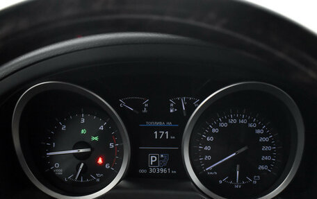 Toyota Land Cruiser 200, 2013 год, 2 990 000 рублей, 22 фотография