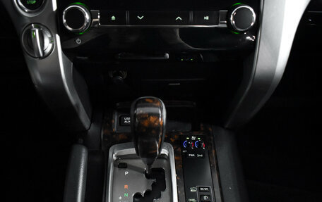 Toyota Land Cruiser 200, 2013 год, 2 990 000 рублей, 19 фотография
