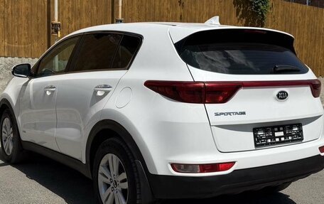 KIA Sportage IV рестайлинг, 2018 год, 1 900 000 рублей, 4 фотография
