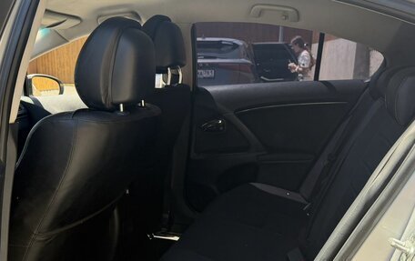 Toyota Avensis III рестайлинг, 2011 год, 1 000 000 рублей, 10 фотография