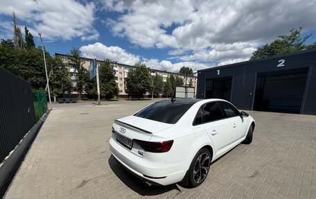Audi A4, 2017 год, 2 600 000 рублей, 4 фотография