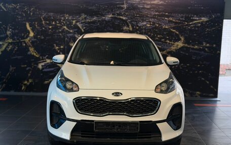 KIA Sportage IV рестайлинг, 2020 год, 2 100 000 рублей, 2 фотография