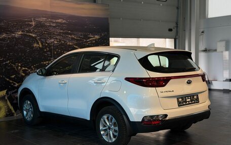 KIA Sportage IV рестайлинг, 2020 год, 2 100 000 рублей, 4 фотография