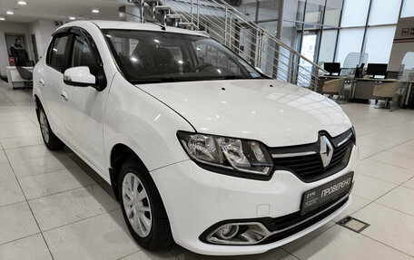 Renault Logan II, 2015 год, 599 000 рублей, 3 фотография