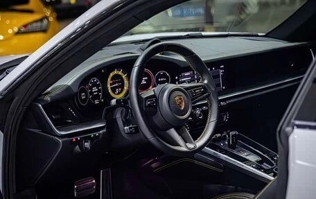 Porsche 911, 2022 год, 28 000 000 рублей, 12 фотография