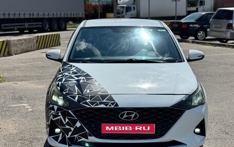 Hyundai Solaris II рестайлинг, 2020 год, 925 000 рублей, 1 фотография