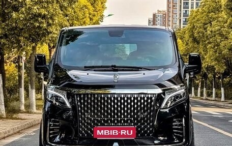 Ford Tourneo Custom I рестайлинг, 2023 год, 4 670 000 рублей, 2 фотография