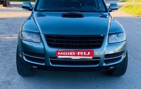 Volkswagen Touareg III, 2004 год, 710 000 рублей, 2 фотография