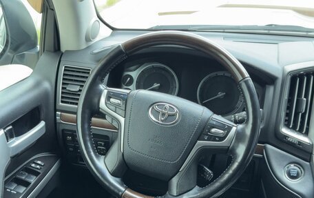 Toyota Land Cruiser 200, 2018 год, 5 500 000 рублей, 21 фотография