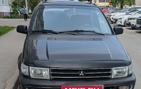 Mitsubishi Space Runner II, 1992 год, 375 000 рублей, 1 фотография
