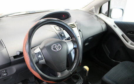Toyota Yaris III рестайлинг, 2007 год, 453 000 рублей, 10 фотография