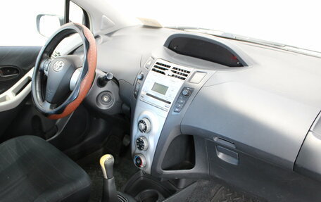Toyota Yaris III рестайлинг, 2007 год, 453 000 рублей, 11 фотография