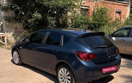 Opel Astra J, 2010 год, 635 000 рублей, 1 фотография