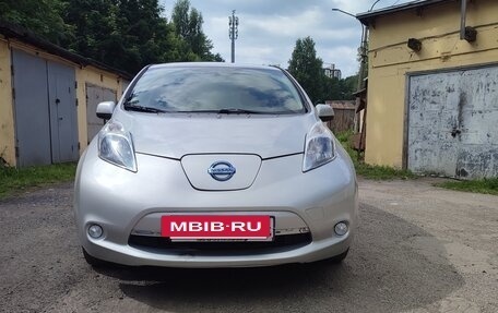 Nissan Leaf I, 2015 год, 1 350 000 рублей, 2 фотография