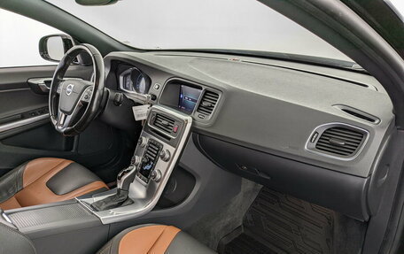 Volvo S60 Cross Country, 2018 год, 2 500 000 рублей, 11 фотография