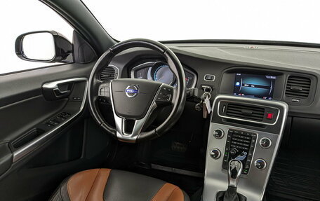 Volvo S60 Cross Country, 2018 год, 2 500 000 рублей, 26 фотография