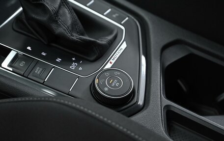 Volkswagen Tiguan II, 2020 год, 1 975 000 рублей, 10 фотография
