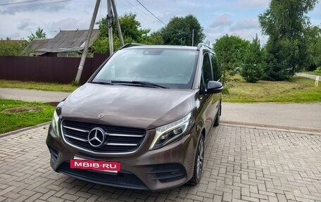 Mercedes-Benz V-Класс, 2018 год, 4 100 000 рублей, 3 фотография