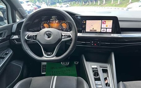 Volkswagen Golf VIII, 2022 год, 2 085 000 рублей, 18 фотография