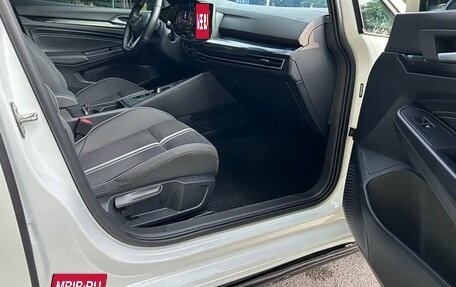 Volkswagen Golf VIII, 2022 год, 2 085 000 рублей, 10 фотография