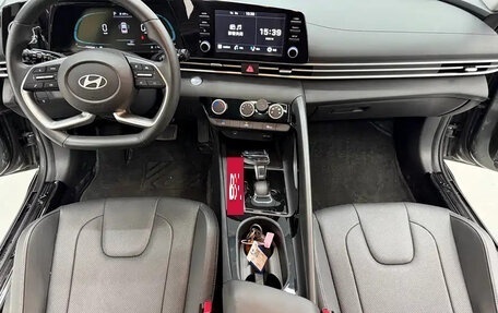 Hyundai Elantra, 2023 год, 1 880 000 рублей, 10 фотография